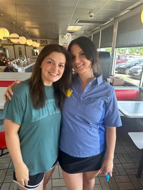lana del rey working at waffle house